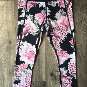 Athleta Run Free Garden Party 7/8 leggings